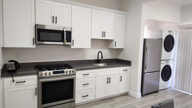 Building Photo - College Ave Apartment for Rent Unit A