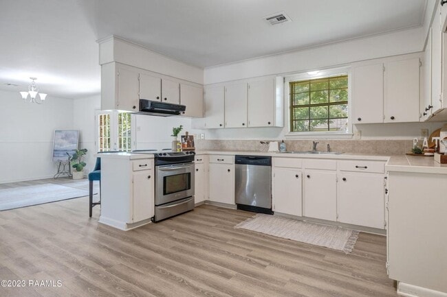 Photo - 3 bed, 2 bath brick-on-slab on Johnston Street