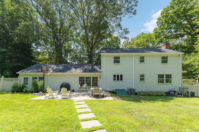 Photo - 29 Flintlock Rd