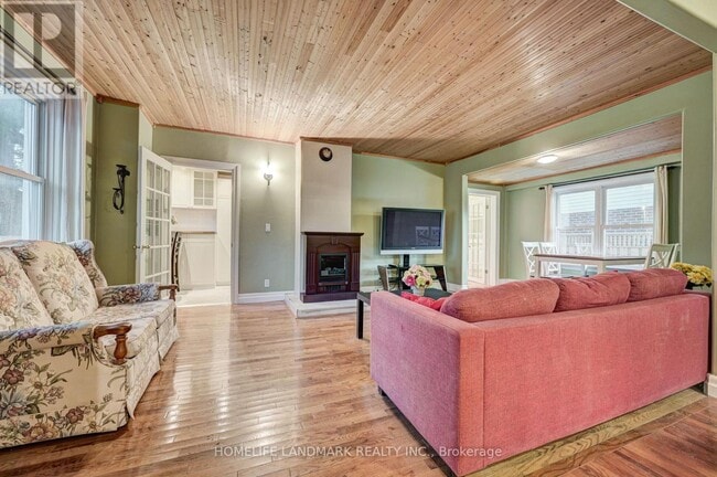 Photo - 2174 New St
