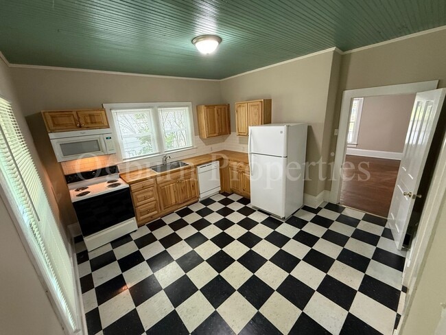 Photo - 409 Granville Dr SW