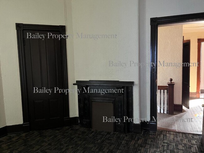 Photo - 329 E Oak St