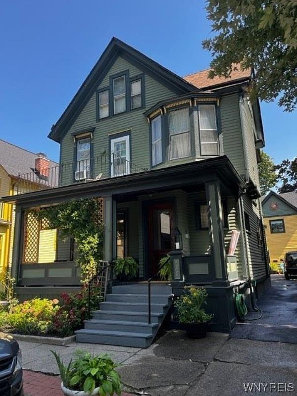 Building Photo - 129 College St Unit 3 - Upper Back