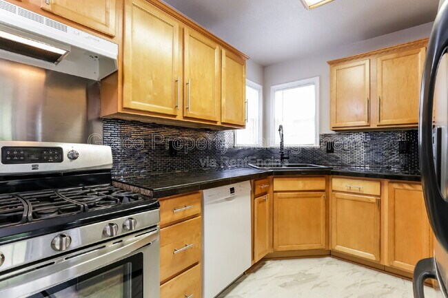 Photo - 3025 St Paul St