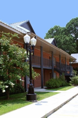 HERITAGE COURT