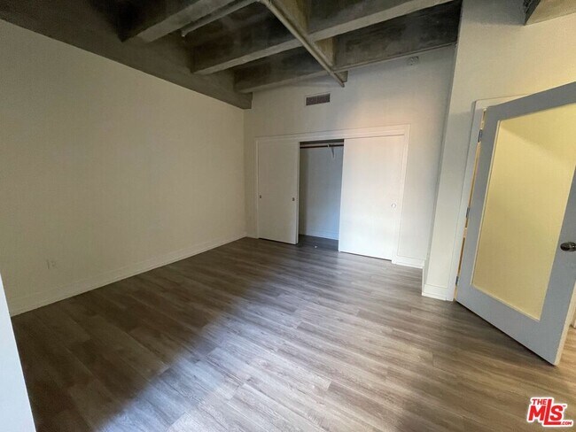 Photo - 727 W 7th St Unidad 1011 Rental