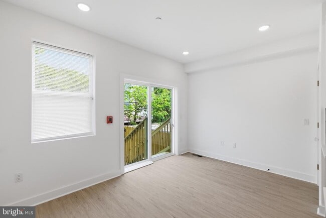 Building Photo - 4021 Brown St Unit 2