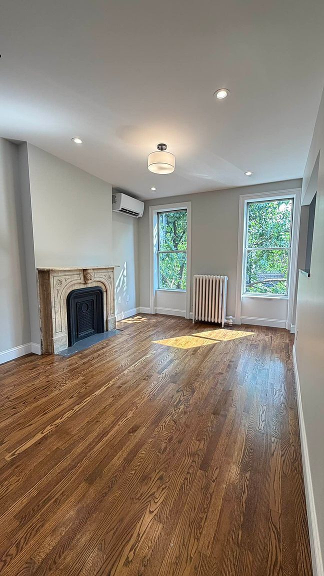 Building Photo - 410 Douglass St