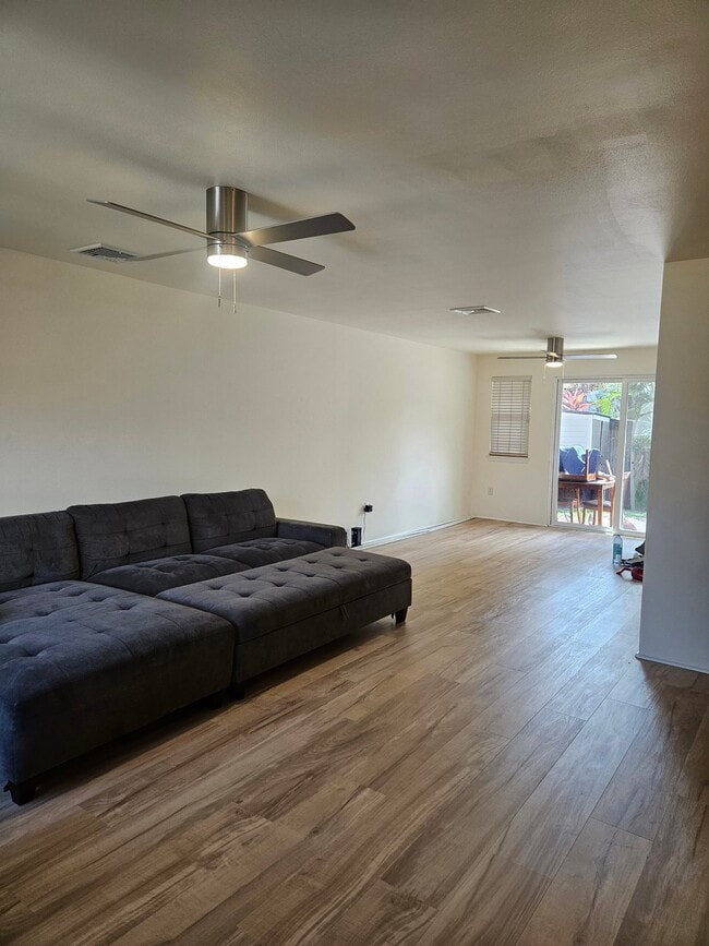 Building Photo - 647 Meakanu Ln