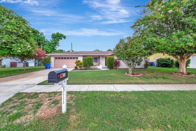 Photo - Beautiful 2-Bed / 2 Bath Pool Home in Sara...