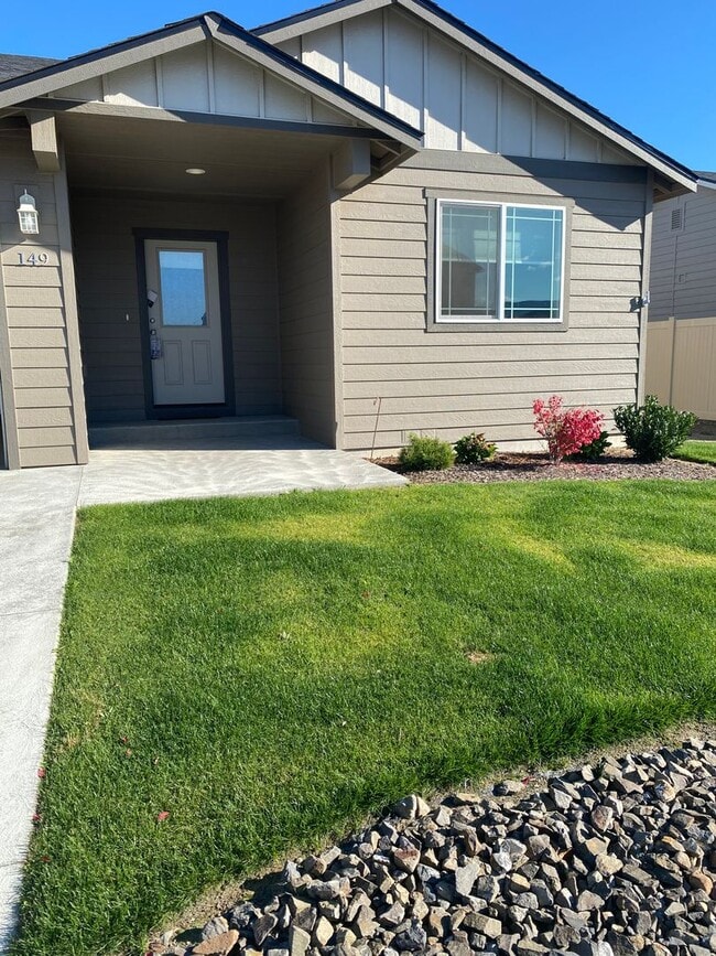 Building Photo - Beautiful 3 bed/2 bath home