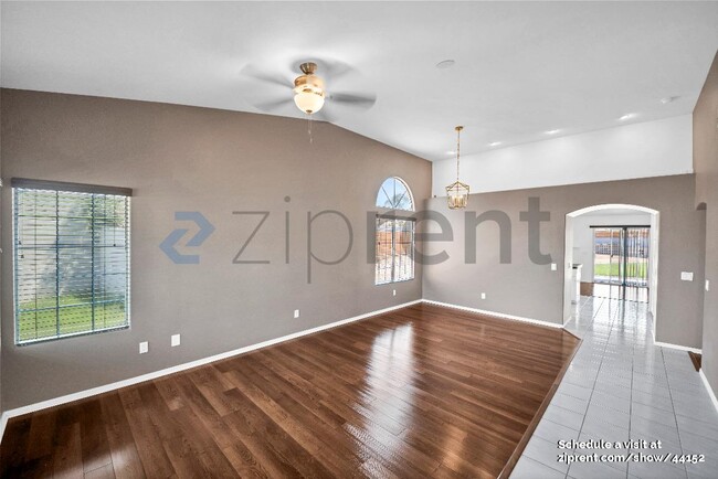Photo - 27015 Hemingway Ct