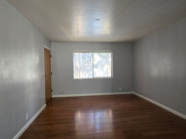 Photo - 452 S 4th St Unit 6