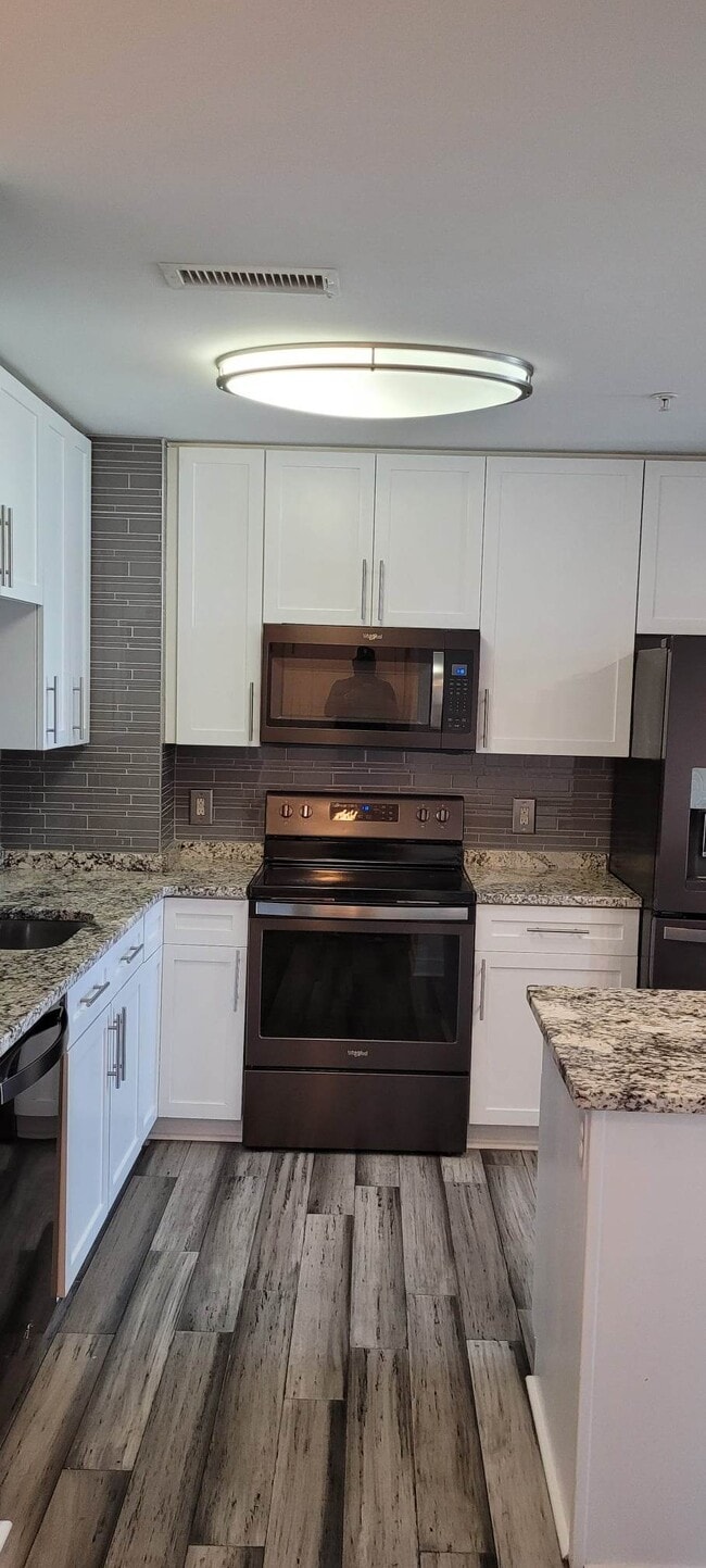 Photo - 155 Potomac Psge Unit 914