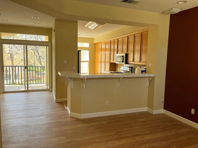 Photo - 3586 Fitzsimmons Cmn