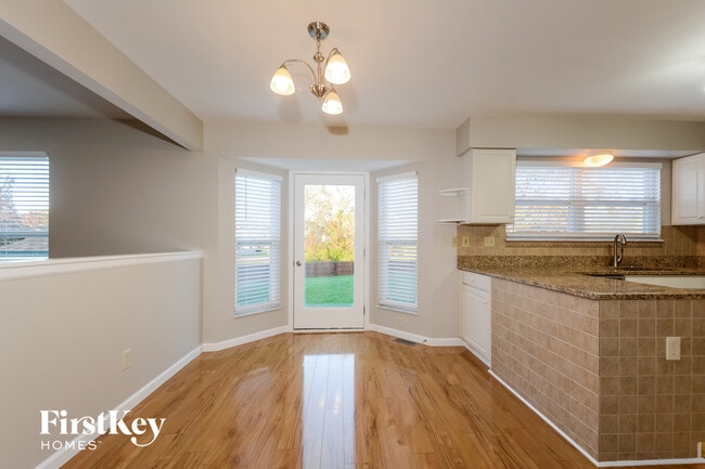 Photo - 284 Bluemont Ct