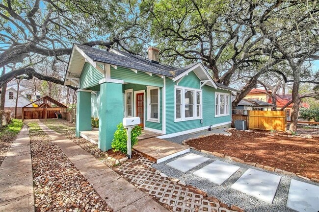 Photo - 809 E Riverside Dr