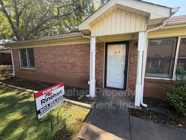 Building Photo - 1100 Chandler Dr