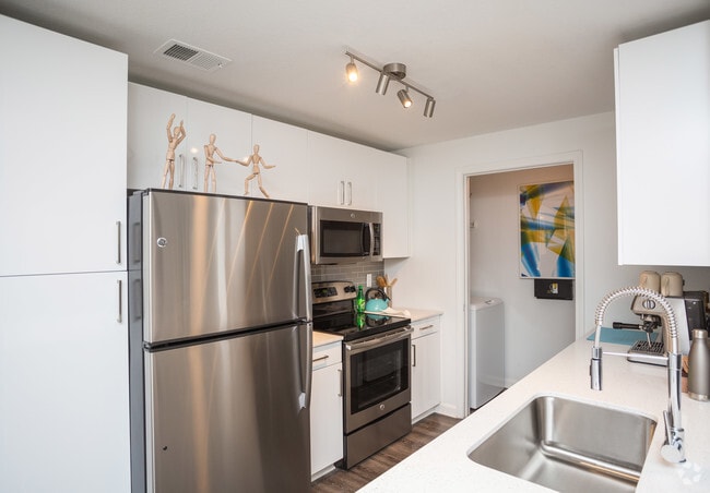 2BR, 2BA - 989 SF - The Exchange