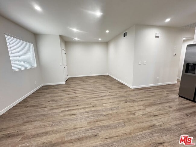 Photo - 5635 Homeside Ave Unidad 5637 1/2