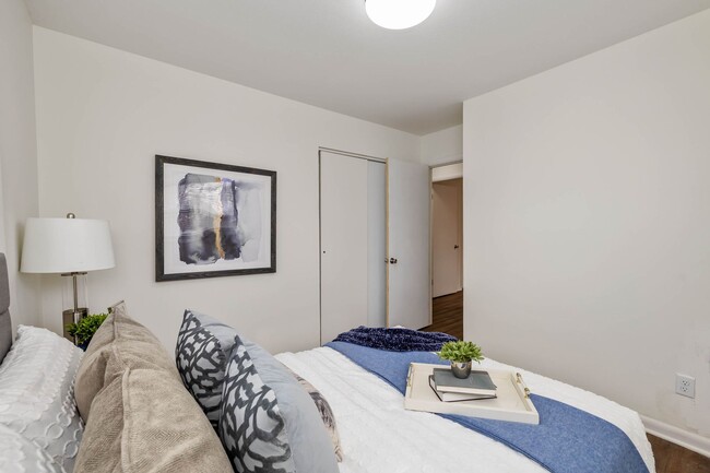 Building Photo - 2111-2113 Fairfax Road Unit 2113