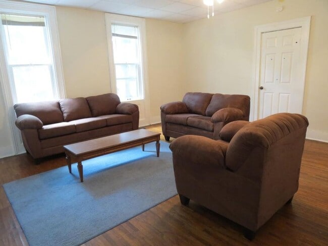 Photo - 606 W Elm St