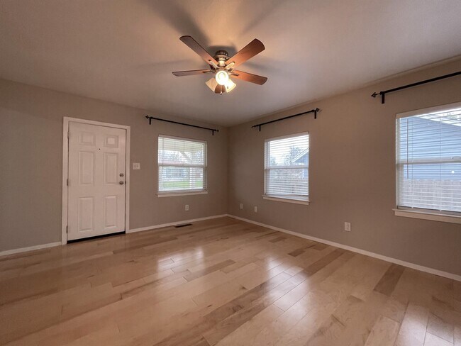 Photo - 570 E 19th St