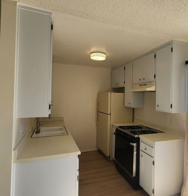 Photo - 147 Sespe Ave Unidad B