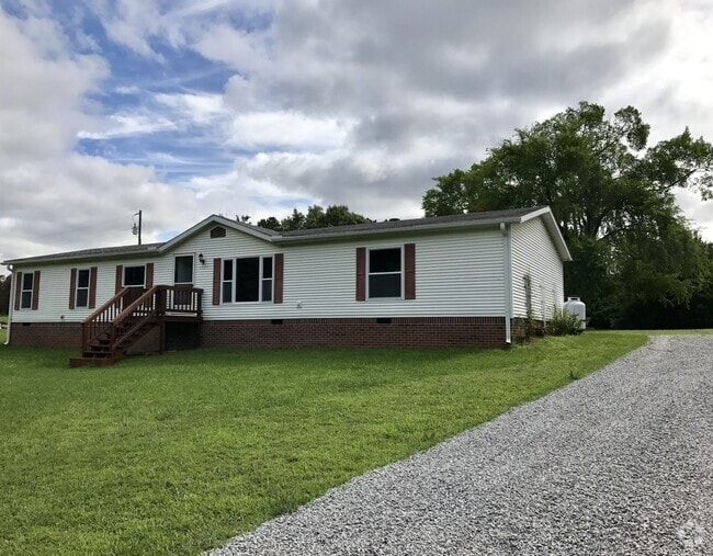 Building Photo - Welcome to this Spacious 3 Bedroom, 2 Bath... Rental
