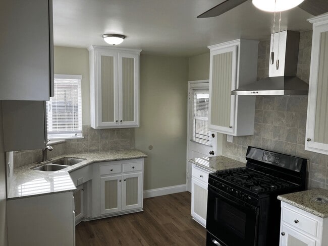 Kitchen - 14801 Burbank Blvd Unit 14801 Burbank Blvd