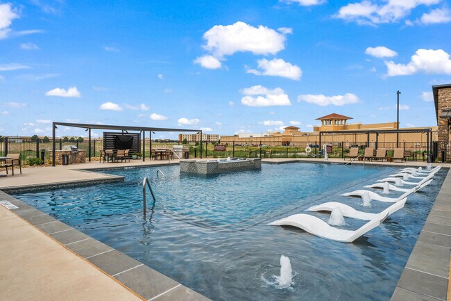 Swimming Pool at La Ventana at Canyon West Apartments