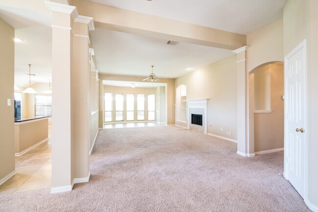 Photo - 11 Crest Gate