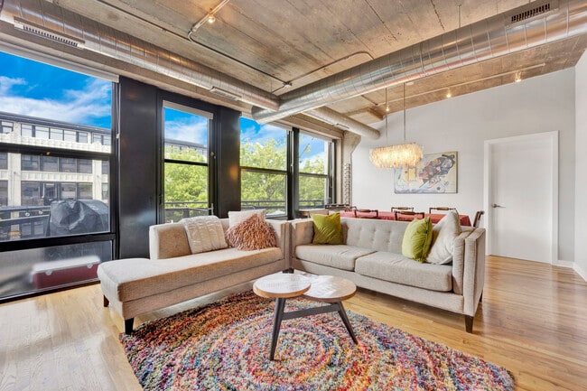 Photo - 1111 W 15th St