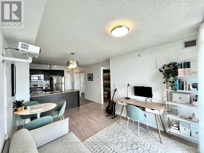 Photo - 800 Lawrence Ave W Unit 915