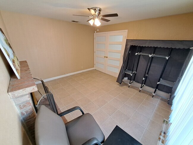 Photo - 2715 Ottowa Ave