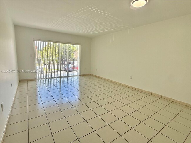 5201 NW 7th St Unit 202