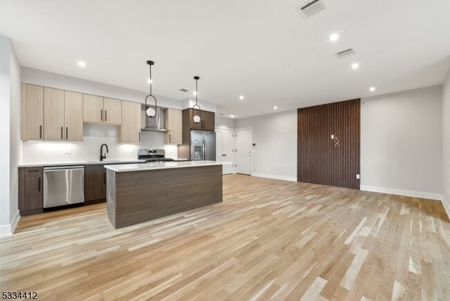 Photo - 178 Newark Pompton Turnpike