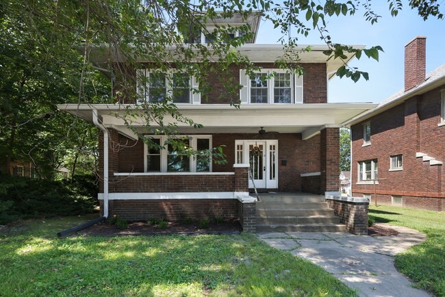 Photo - 401 S Buchanan St