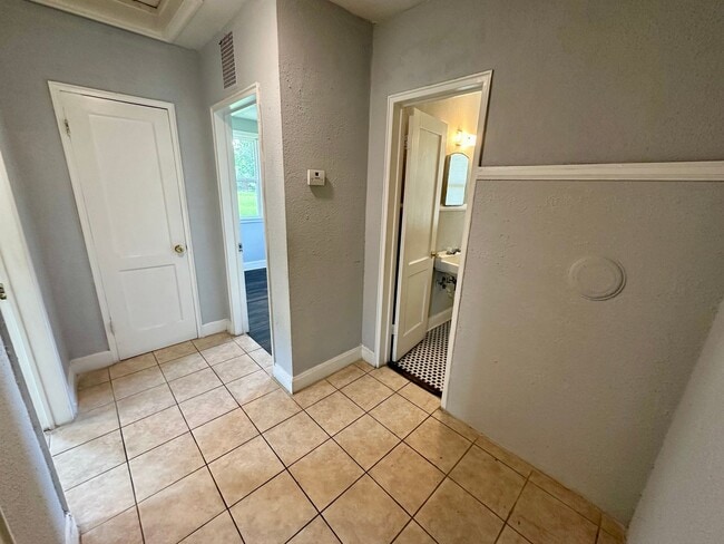 Photo - 652 Miller Rd Unit 652 A