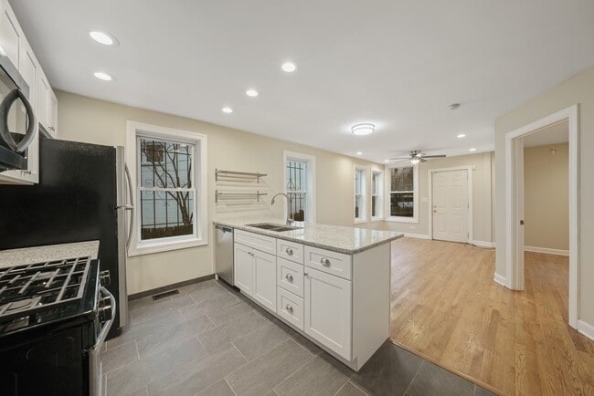 Photo - 1548 N Honore St Unit 1R