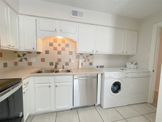 Photo - 443 N Post Oak Ln