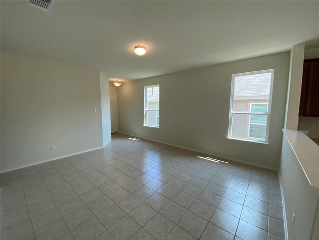 Photo - 204 Nettletree Dr