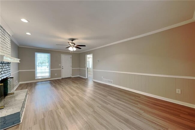 Photo - 2358 Marneil Dr NE