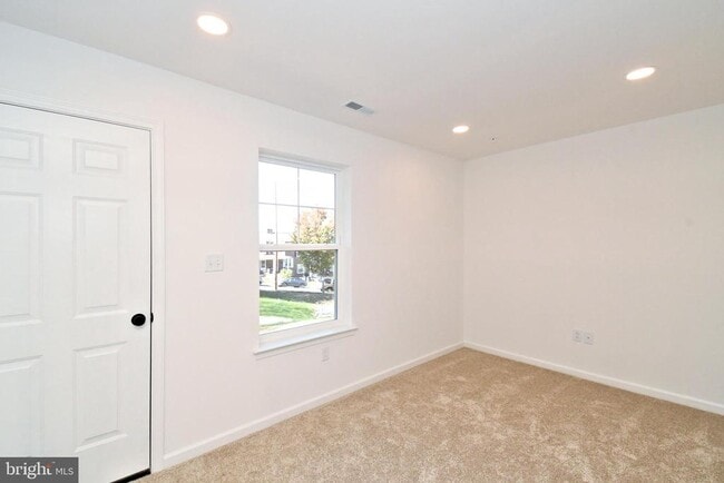 Photo - 114 Kuechler Ct