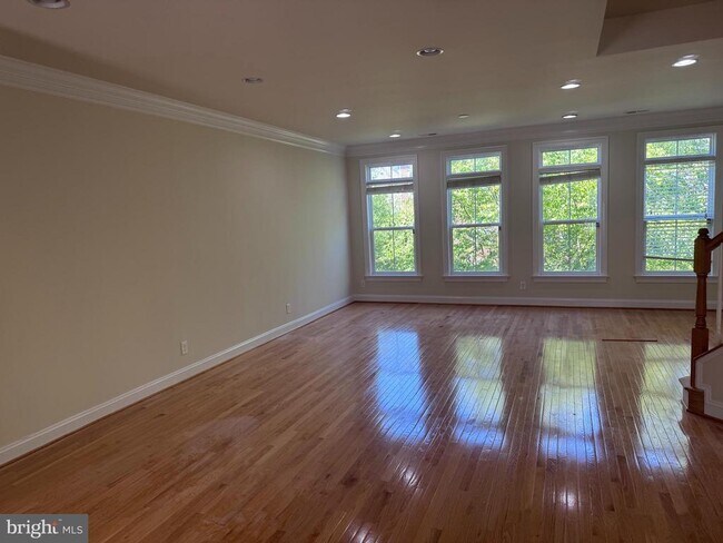 Photo - 3083 Waterloo Ln