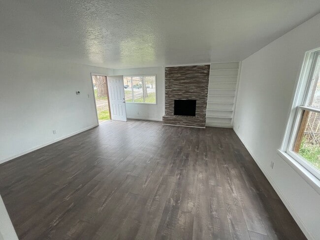 Photo - 3916 Homedale Rd