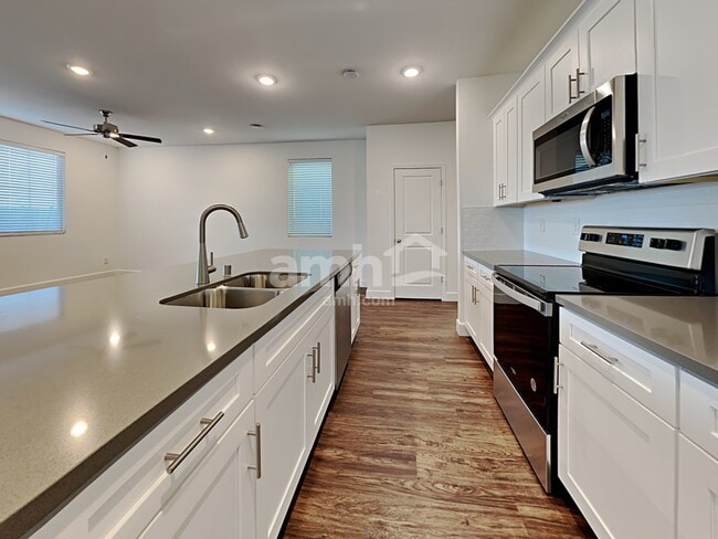 Photo - 10074 Spire St