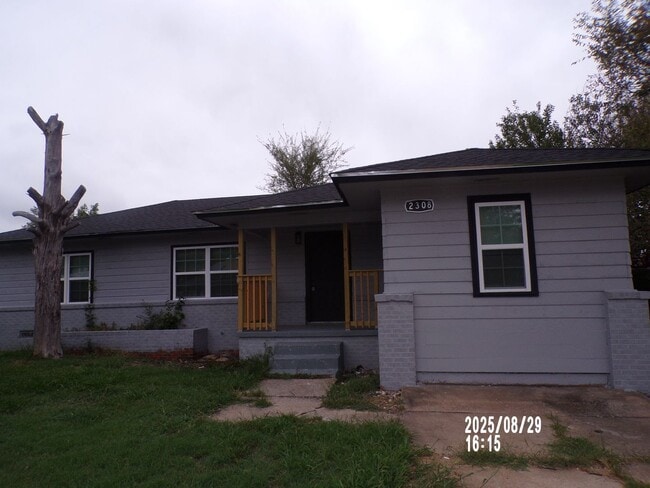 Building Photo - Great re-do , Centrally located to shopping and Ft Sill