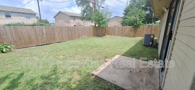 Photo - 2805 Sprucewood St Unidad A