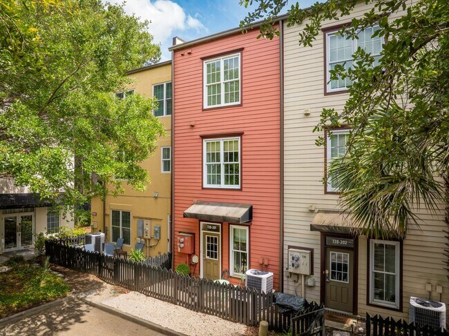 Building Photo - Fully Furnished 2BR Condo with Designer To...